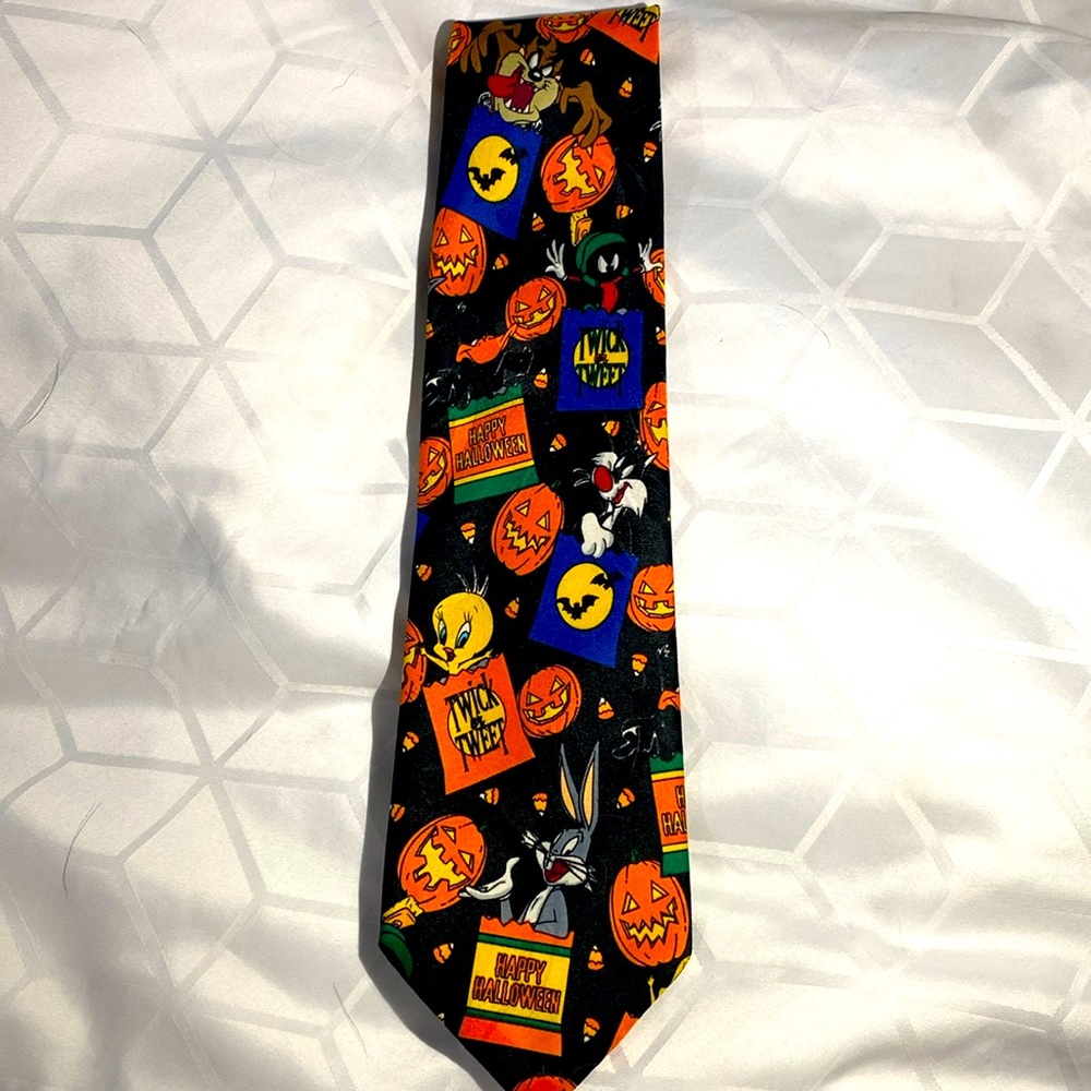 Looney Tunes Happy Halloween Tie